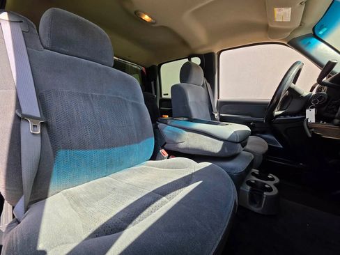 Used 2002 Chevrolet Silverado 2500 LS w/ Off-Road Skid Plate Pkg AWD/4WD image 16