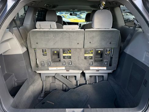 Used 2016 Toyota Sienna LE AWD/4WD image 22