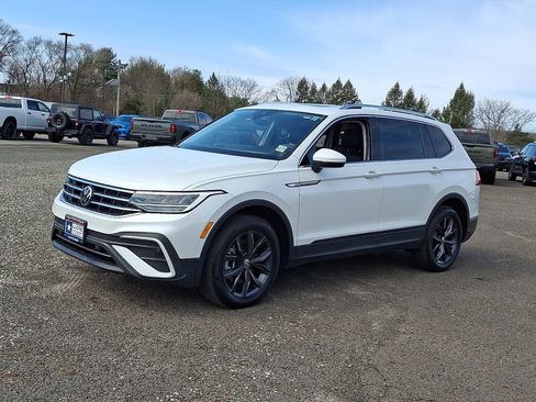 Used 2023 Volkswagen Tiguan SE AWD/4WD image 6