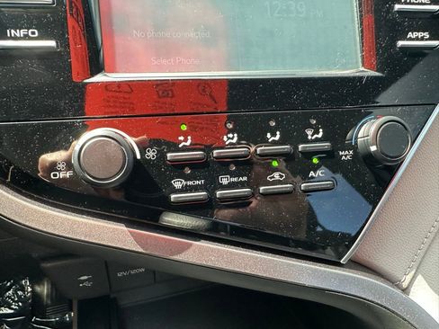 Used 2018 Toyota Camry L image 25