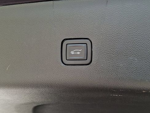 Used 2023 Chevrolet Traverse LT AWD/4WD image 30