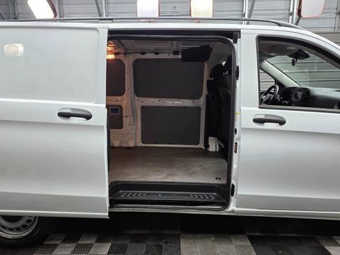 Used 2021 Mercedes-Benz Metris image 11