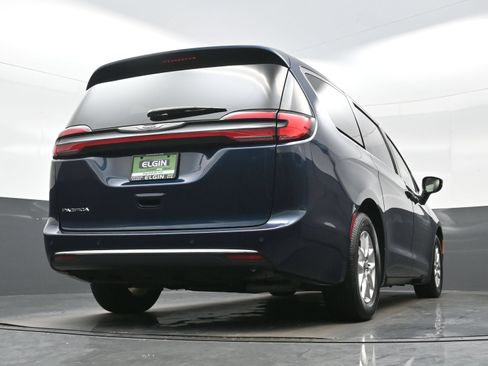 Used 2024 Chrysler Pacifica Touring FWD image 33
