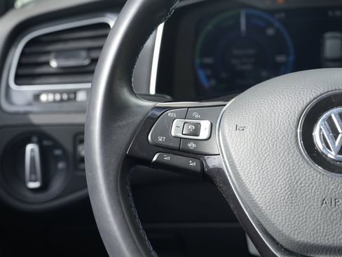 Used 2019 Volkswagen e-Golf SEL Premium image 39