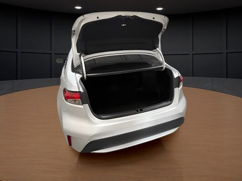 Used 2021 Toyota Corolla LE FWD image 7