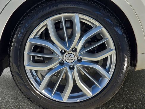 Used 2020 Maserati Levante GranLusso image 37