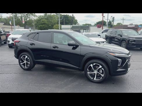 Certified 2024 Chevrolet Trax RS w/ Driver Confidence Package FWD image 2