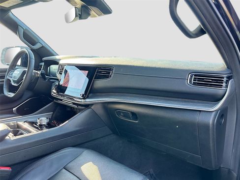 Used 2024 Jeep Wagoneer L Series II image 31