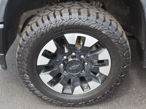 Used 2020 Chevrolet Silverado 2500 Custom w/ Custom Value Package image 11