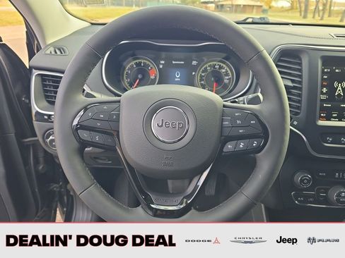 Used 2023 Jeep Cherokee Altitude Lux image 15
