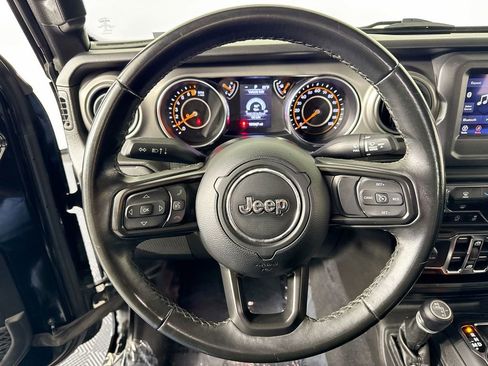 Used 2022 Jeep Gladiator Willys image 11