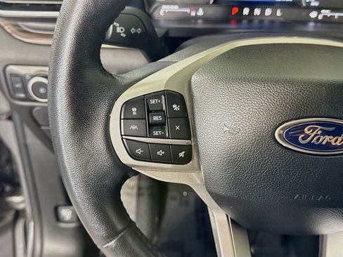 Used 2023 Ford Explorer Limited AWD/4WD image 14