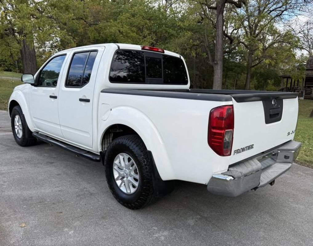 Used 2018 Nissan Frontier SV AWD/4WD image 9