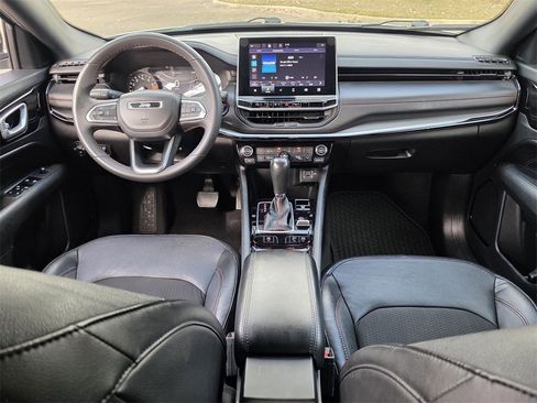 Used 2023 Jeep Compass Trailhawk image 8