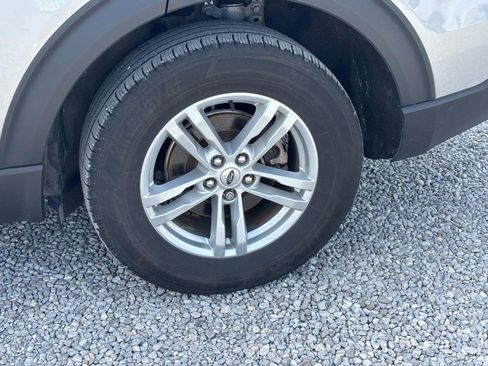 Used 2024 Ford Explorer XLT AWD/4WD image 12