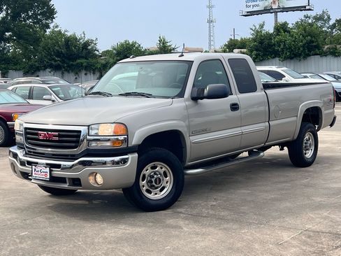 Used 2004 GMC Sierra 2500 SLT w/ Skid Plate Package image 86