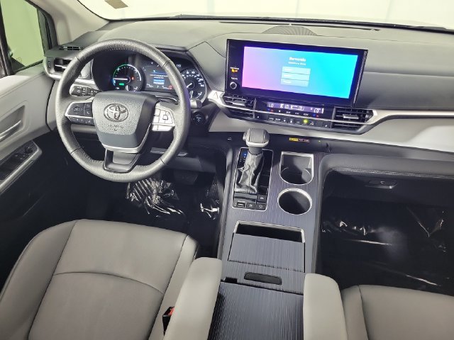 Used 2026 Toyota Sienna XLE FWD image 15