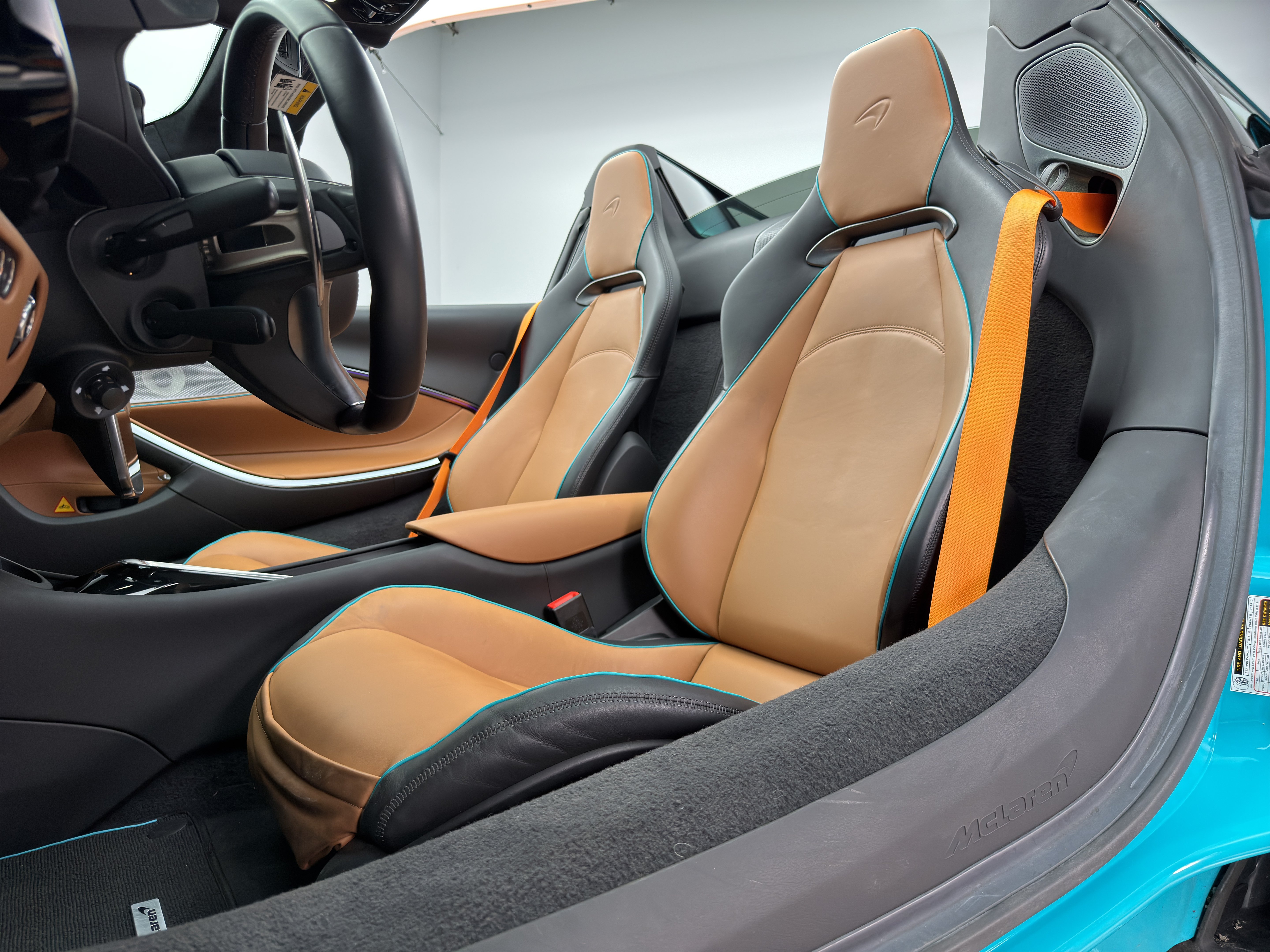 Used 2025 McLaren Artura Spider RWD image 23