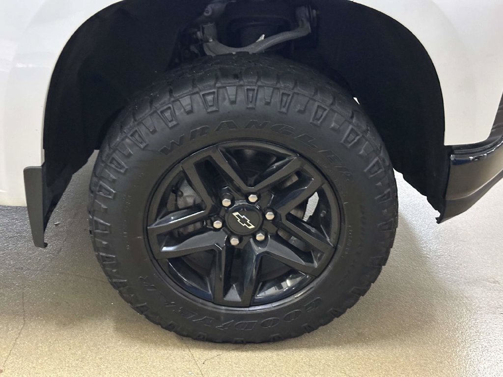 Used 2021 Chevrolet Silverado 1500 Custom Trail Boss w/ LPO, Dark Essentials Package AWD/4WD image 13