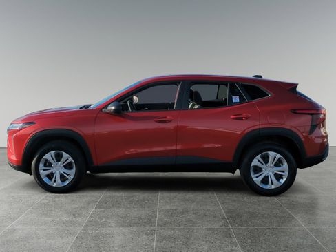 Used 2024 Chevrolet Trax LS image 2