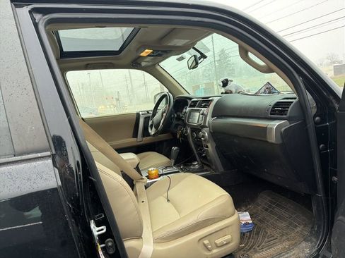 Used 2016 Toyota 4Runner SR5 Premium image 2