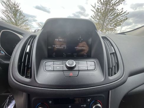 Used 2017 Ford Escape SE w/ Equipment Group 201A FWD image 13