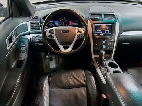 Used 2014 Ford Explorer XLT w/ Equipment Group 202A image 21