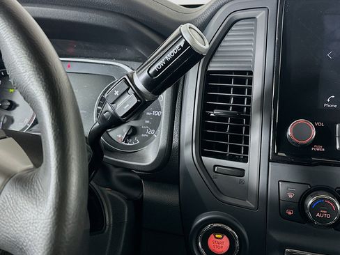 Used 2024 Nissan Titan SV w/ SV Convenience Package image 24