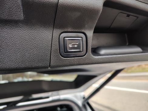 Used 2023 GMC Acadia SLE w/ Driver Convenience Package image 14