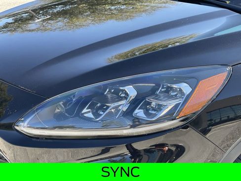 Used 2022 Ford Escape Titanium image 6