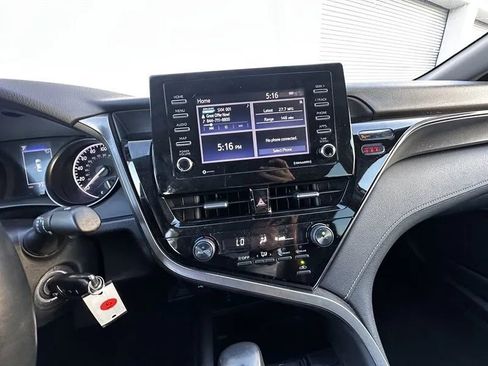 Used 2021 Toyota Camry SE w/ Carpet Mat Package (TMS) FWD image 17