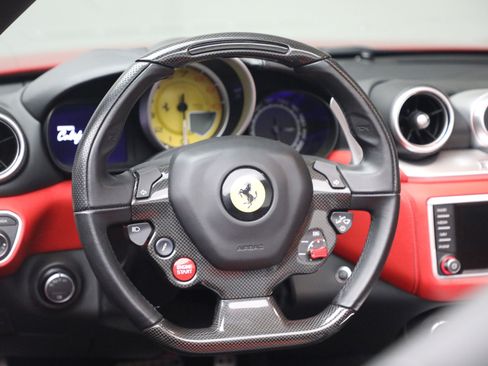 Certified 2017 Ferrari California T RWD image 21
