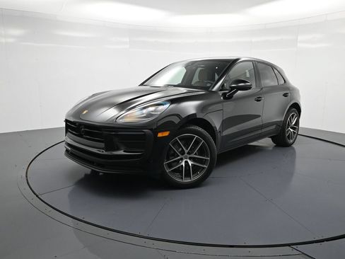 Certified 2026 Porsche Macan AWD/4WD image 28