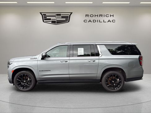 Used 2023 Chevrolet Suburban High Country w/ Premium Package 2 AWD/4WD image 8