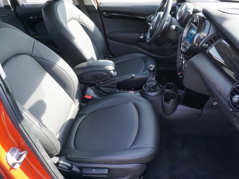 Used 2019 MINI Cooper 4-Door Hardtop image 11