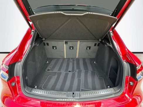 Certified 2026 Porsche Macan AWD/4WD image 28
