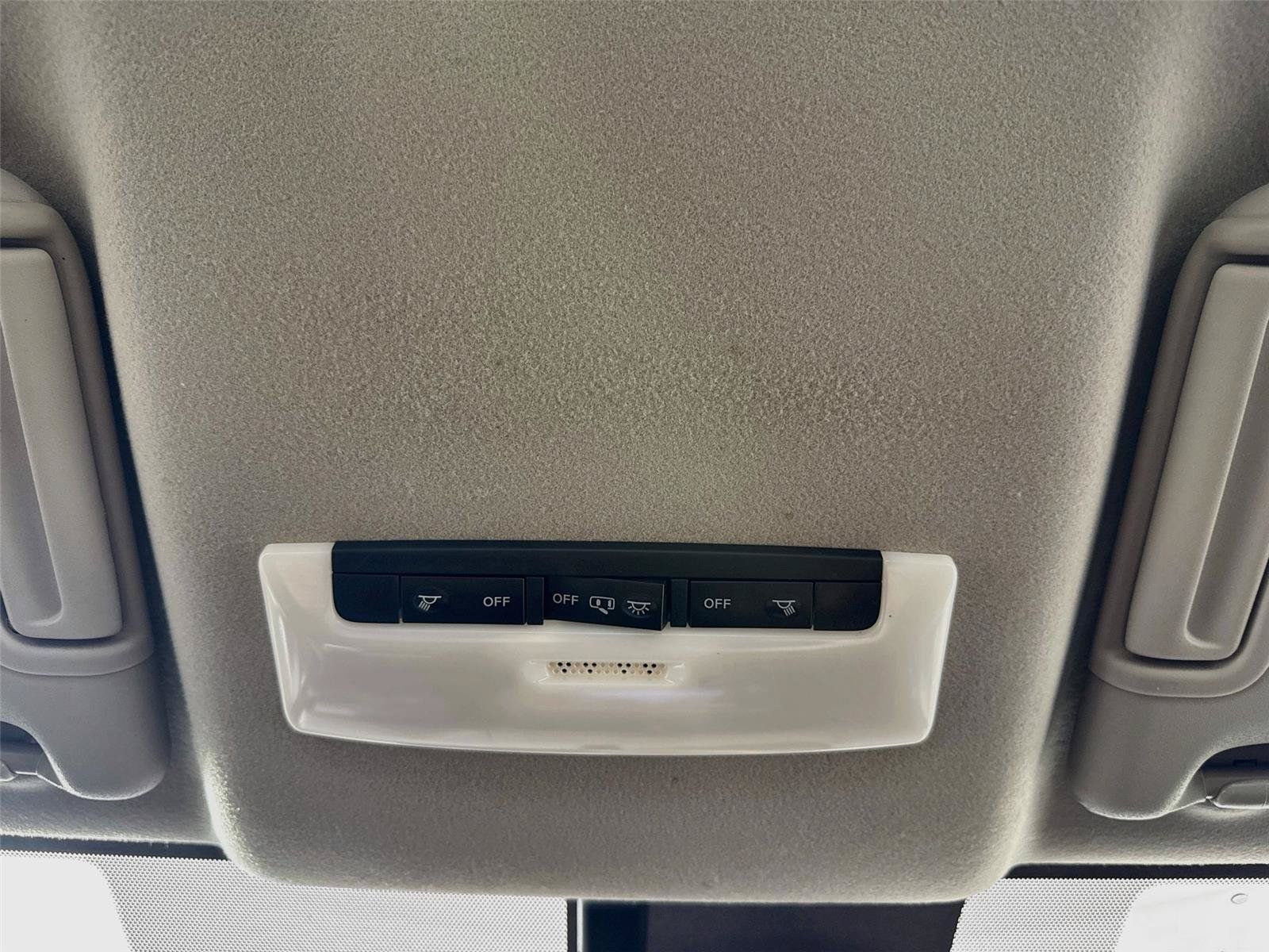 Used 2020 Nissan Versa S FWD image 6