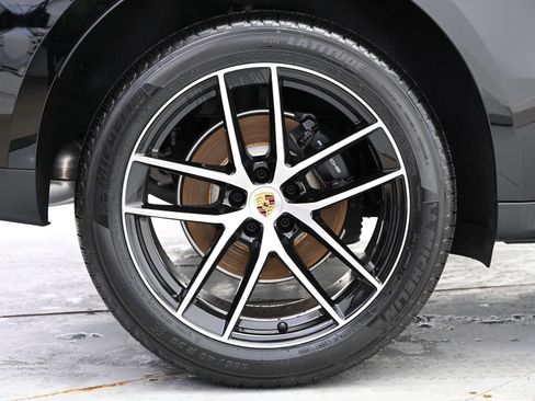 Used 2025 Porsche Macan image 17