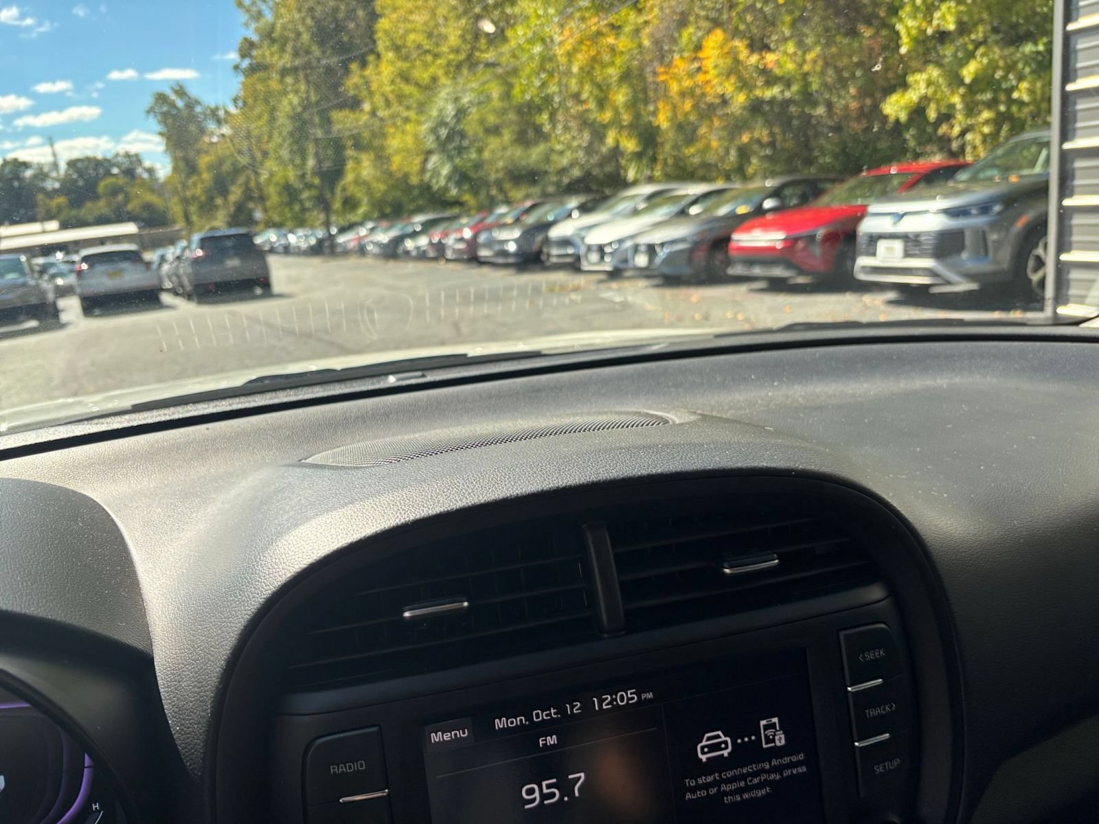 Used 2025 Kia Soul LX w/ LX Technology Package FWD image 16