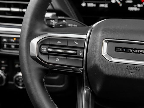 Used 2025 GMC Yukon Denali w/ Sun & Power Step Package image 45