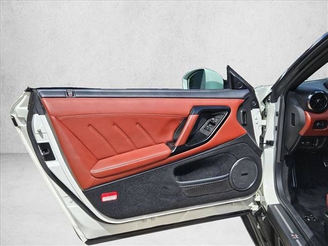 Used 2021 Nissan GT-R Premium AWD/4WD image 13