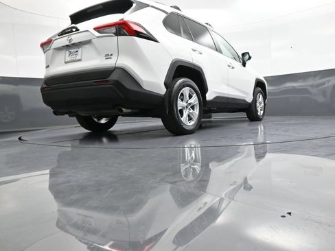 Used 2021 Toyota RAV4 XLE AWD/4WD image 28