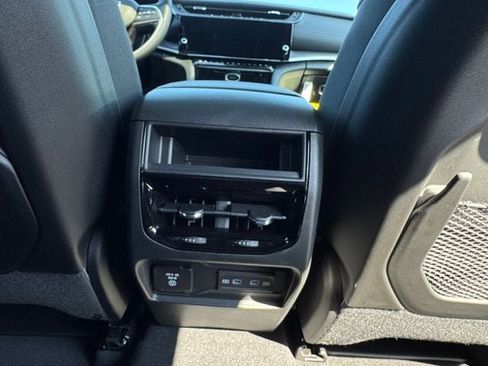 New 2026 Jeep Grand Cherokee Altitude image 25