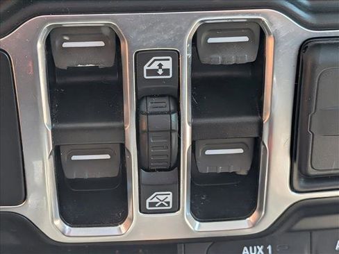 Used 2022 Jeep Wrangler Unlimited Sport AWD/4WD image 11