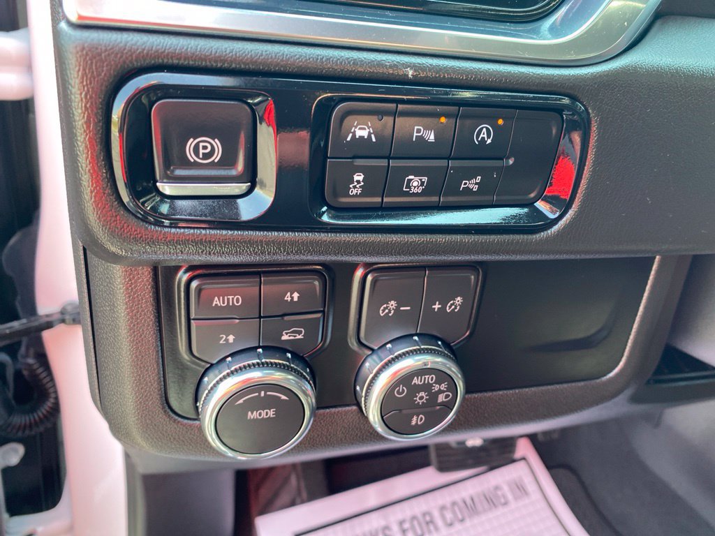 Used 2026 GMC Yukon XL Denali w/ Sun & Power Step Package AWD/4WD image 13