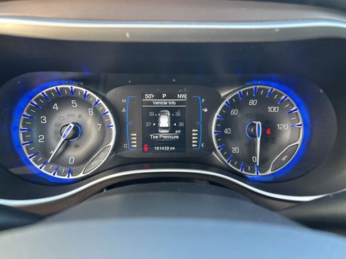 Used 2017 Chrysler Pacifica Touring w/ Tire & Wheel Group image 23