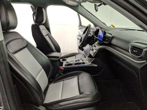 Certified 2023 Ford Explorer XLT w/ Equipment Group 202A AWD/4WD image 22