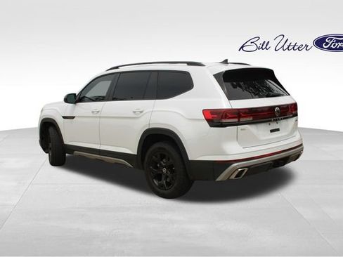 Used 2024 Volkswagen Atlas Peak Edition SEL AWD/4WD image 7