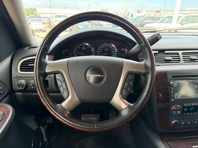 Used 2009 GMC Yukon Denali RWD image 10