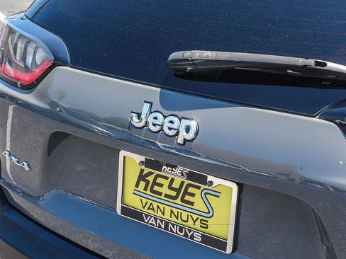 Used 2020 Jeep Cherokee Latitude Plus w/ Cold Weather Group AWD/4WD image 11
